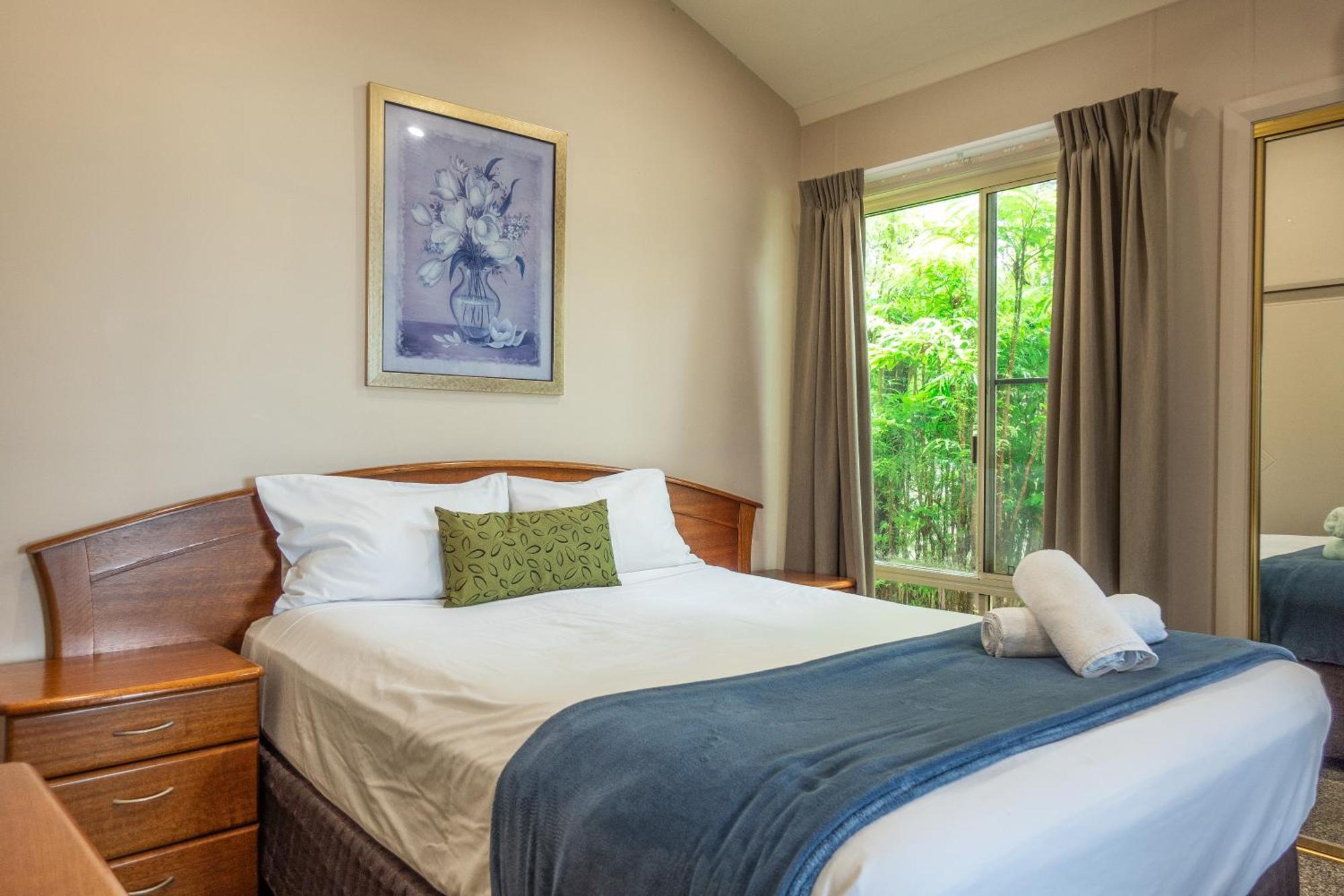 Tasman Holiday Parks - Rollingstone Exterior photo