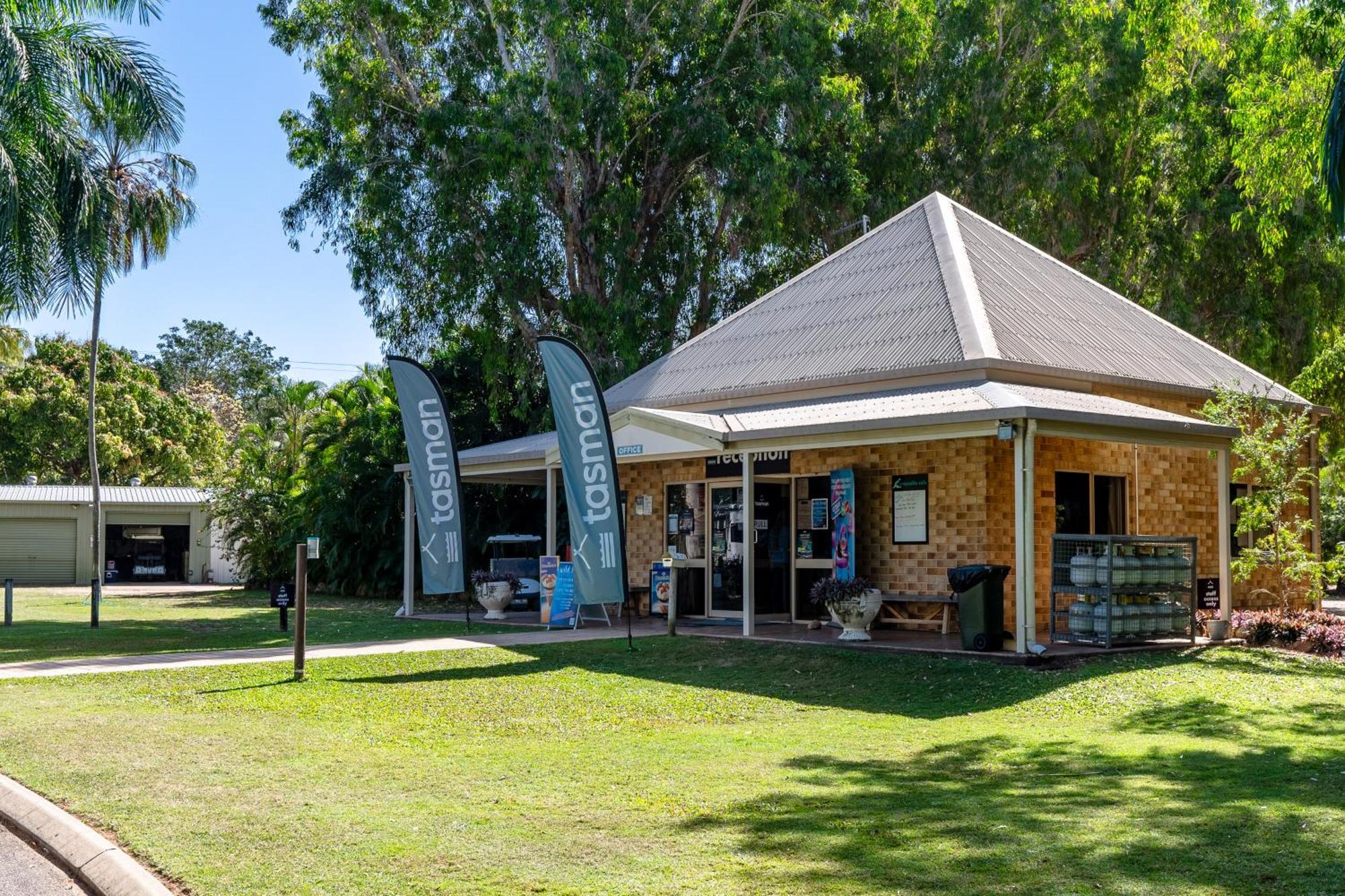 Tasman Holiday Parks - Rollingstone Exterior photo