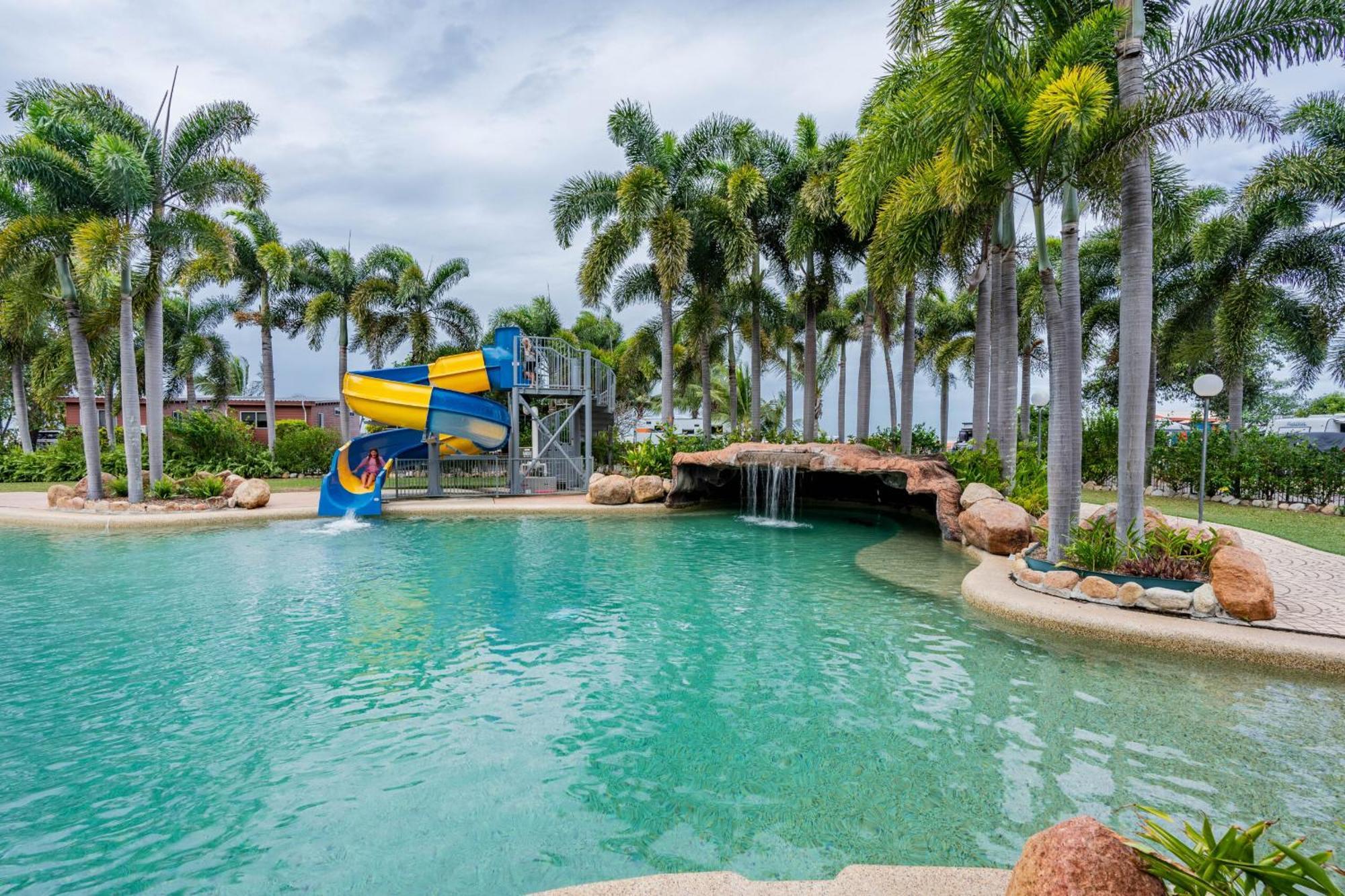 Tasman Holiday Parks - Rollingstone Exterior photo